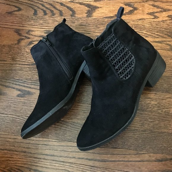 Steve Madden Shoes - Steve Madden Chelsea Style Ankle Boot - Size 39
